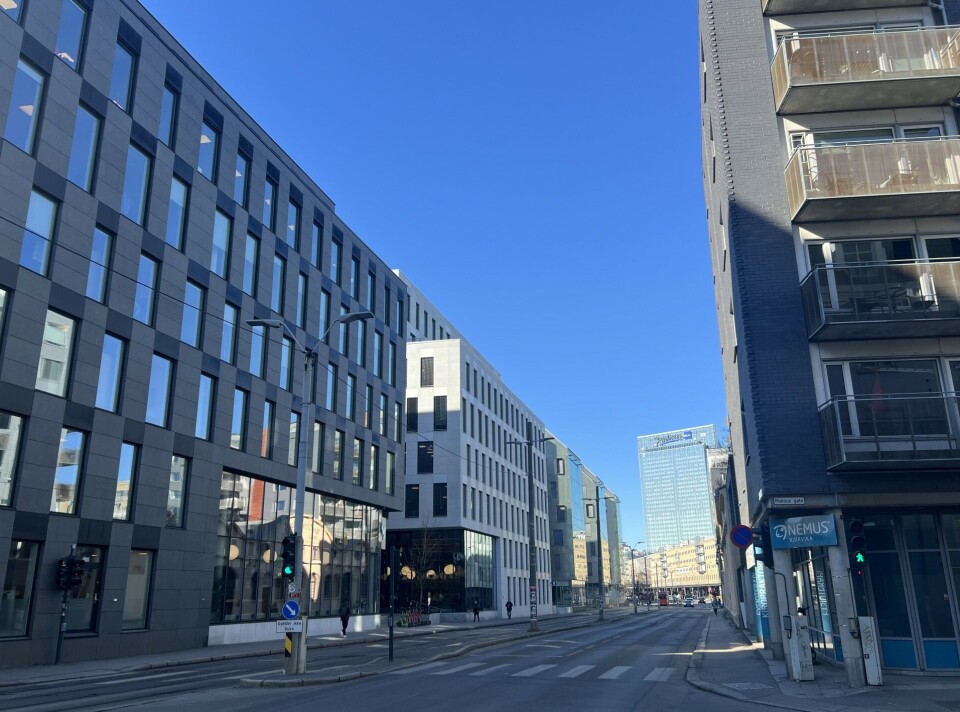 Bygningsmaterialer som betong og stål har betydelig klimaavtrykk, mens tre er et fornybart materiale som lagrer karbon gjennom hele sin levetid. nybygg i betong og stål