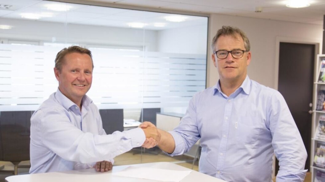 Optimera blir en ledende aktør innen markedet for flis og tilbehør etter oppkjøp av Flisekompaniet. Adm. dir. i Optimera Asbjørn Vennebo (t.h) og adm. dir. i Flisekompaniet Raymond Lund( t.v) Optimera blir en ledende aktør innen markedet for flis og tilbehør etter oppkjøp av Flisekompaniet. Adm. dir. i Optimera Asbjørn Vennebo (t.h) og adm. dir. i Flisekompaniet Raymond Lund( t.v)