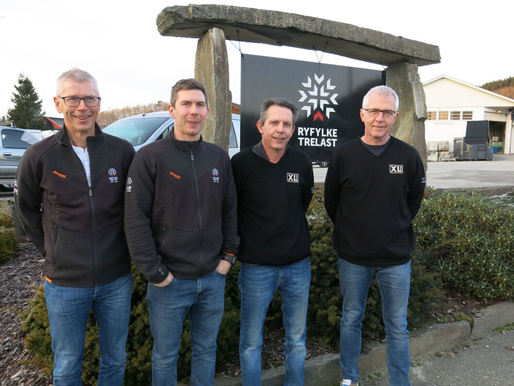 På bildet ser vi f.v. Gunnar Amdal, Aleksander Amdal, Roy Børre Veland og Reidar Veland som alle gleder seg til å åpne XL-BYGG butikk. På bildet ser vi f.v. Gunnar Amdal, Aleksander Amdal, Roy Børre Veland og Reidar Veland som alle gleder seg til å åpne XL-BYGG butikk.