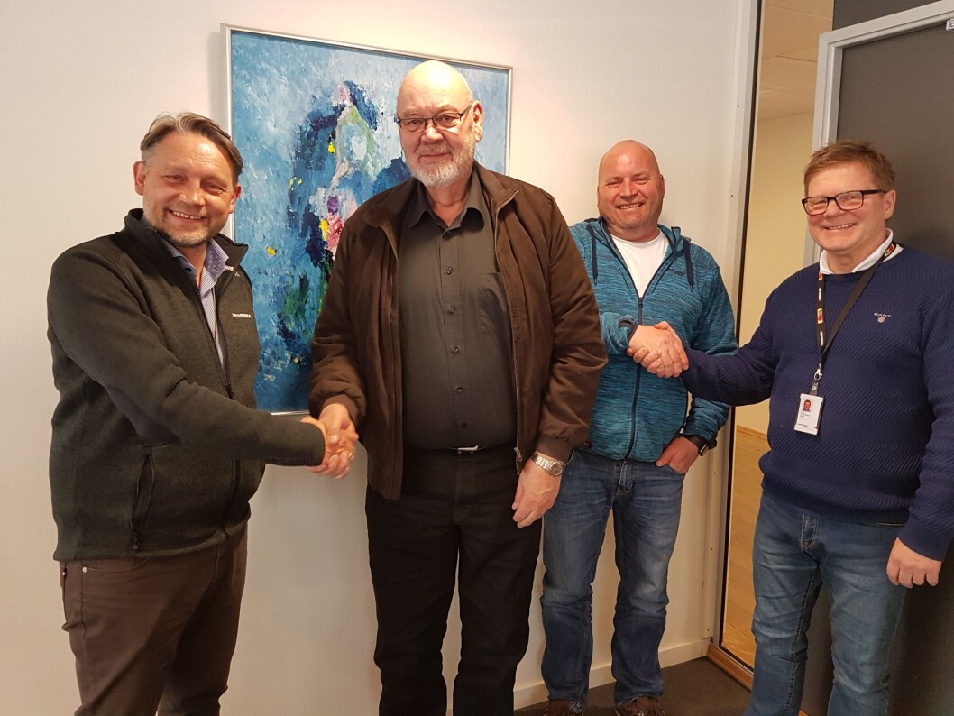 Blir ønsket velkommen til Montér-kjeden. F.v. Direktør i Optimera Handel Lars Petter Grandahl, Styreleder i Storkaas Handel AS Ingebret Storkaas, Daglig leder i Storkaas Handel AS Per Rønningen og KAM i Optimera Handel Bjarne Oseth. Blir ønsket velkommen til Montér-kjeden. F.v. Direktør i Optimera Handel Lars Petter Grandahl, Styreleder i Storkaas Handel AS Ingebret Storkaas, Daglig leder i Storkaas Handel AS Per Rønningen og KAM i Optimera Handel Bjarne Oseth.