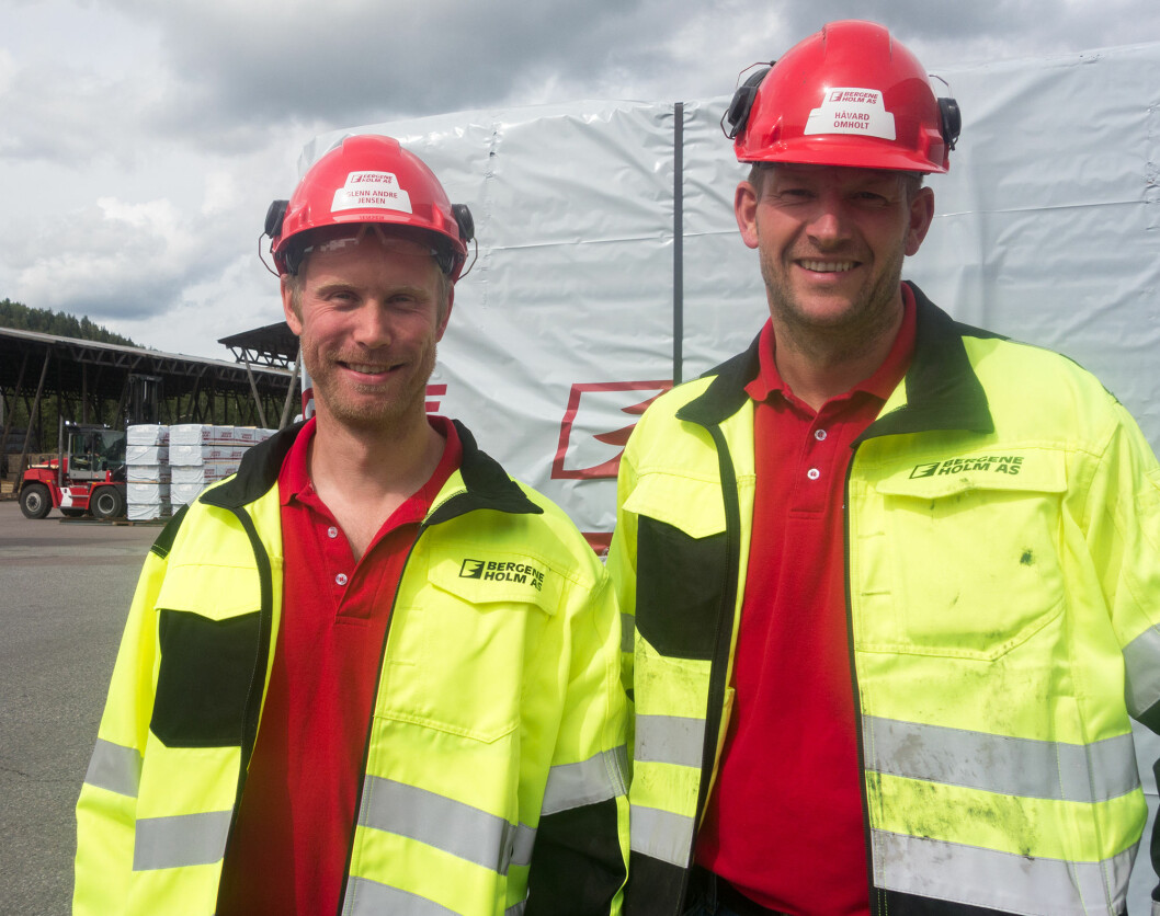 Glenn Andre Jensen og Håvard Omholt ser fram til å ta i bruk ny teknologi på Haslestad. (Foto: Bergene Holm)