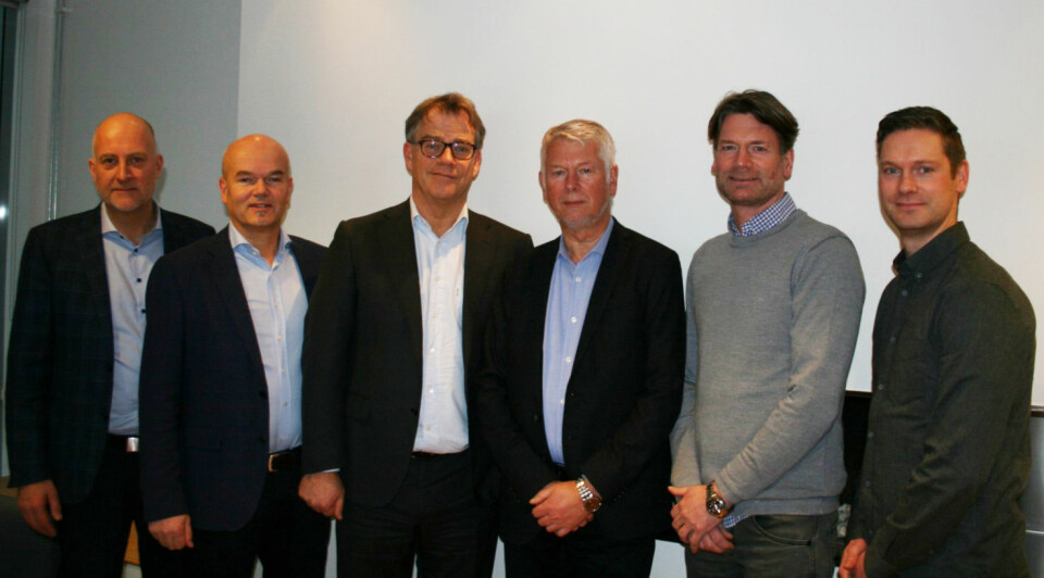 Fra venstre: Endre Fløystad, Jørgen Hannestad og Asbjørn Vennebo fra Optimera, og Per Halvard Strand, Kjetil Strand og Per Inge Strand fra Per Strand. (Foto fra pressemelding)