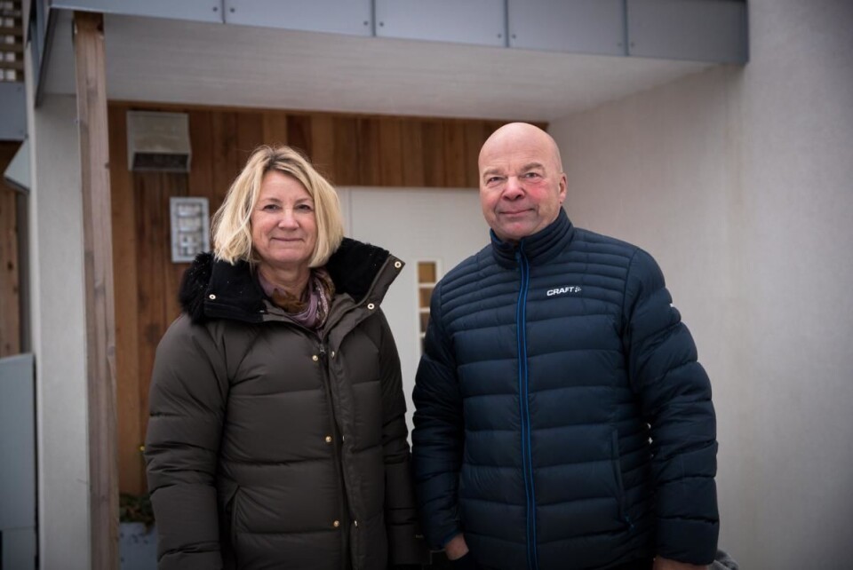 Boligeier Rita Nicolaisen og produktsjef Winfried Schaal i Moelven Wood Prosjekt AS. (Foto: Fredrik Christensen)