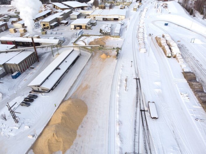 Den nye flisterminalen på Moelven Østerdalsbruket AS. (Dronebilde: Magne Vikøren.) Den nye flisterminalen på Moelven Østerdalsbruket AS. (Dronebilde: Magne Vikøren.)