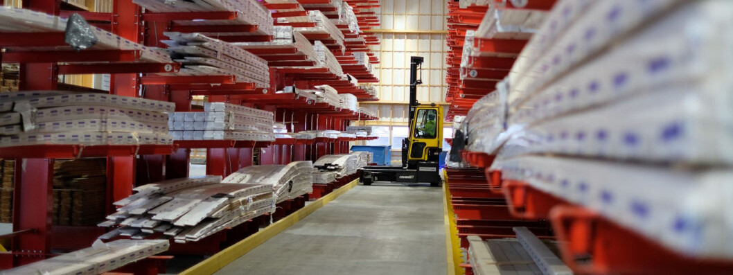 Slik ser det nye lageret ut. Moelven vurderer å ta i bruk selvkjørende trucker og annen ny teknologi for å automatisere lagerplukkingen ytterligere i årene som kommer. (Foto: Moelven) Slik ser det nye lageret ut. Moelven vurderer å ta i bruk selvkjørende trucker og annen ny teknologi for å automatisere lagerplukkingen ytterligere i årene som kommer. (Foto: Moelven)