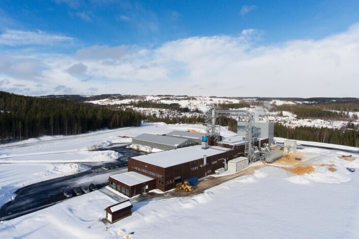 Produksjonsanlegget har en kapasitet på opptil 40 000 tonn kortreist trefiberisolasjon i året. (Foto: Hunton) Produksjonsanlegget har en kapasitet på opptil 40 000 tonn kortreist trefiberisolasjon i året. (Foto: Hunton)