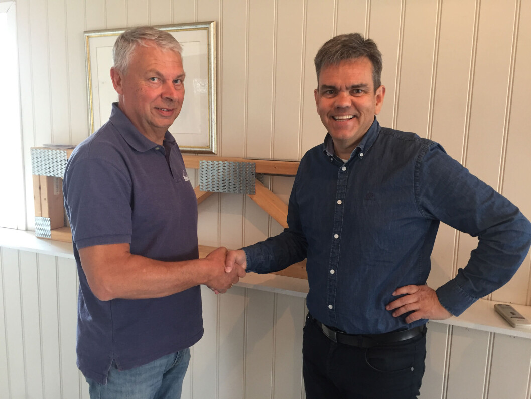 Dag Saxebøl, eier og daglig leder i Treteknikk AS og Stene Bergsløkken, direktør Byggsystemer i Optimera. (Foto: Optimera) Dag Saxebøl, eier og daglig leder i Treteknikk AS og Stene Bergsløkken, direktør Byggsystemer i Optimera. (Foto: Optimera)