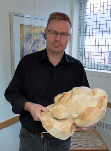 Hodet til Henrik Ibsen er et eksempel på hva bedriften kan gjøre med CNC. (Foto: Georg Mathisen)<br /> Hodet til Henrik Ibsen er et eksempel på hva bedriften kan gjøre med CNC. (Foto: Georg Mathisen)<br /> 
