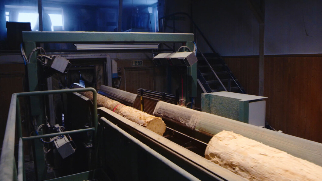 Ved å øke antall sensorer i produksjonen og koble dem sammen, kan analyse og oppfølging gjøres i sanntid. Dette fører til at energiforbruket synker og produksjonen blir mer effektiv. (Foto: Moelven) Ved å øke antall sensorer i produksjonen og koble dem sammen, kan analyse og oppfølging gjøres i sanntid. Dette fører til at energiforbruket synker og produksjonen blir mer effektiv. (Foto: Moelven)