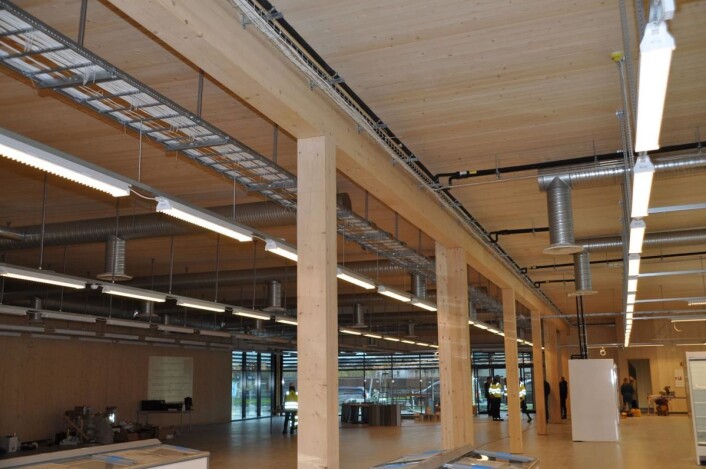 Limtre-bæring i midten. (Foto: Per Skogstad, Treteknisk) Limtre-bæring i midten. (Foto: Per Skogstad, Treteknisk)
