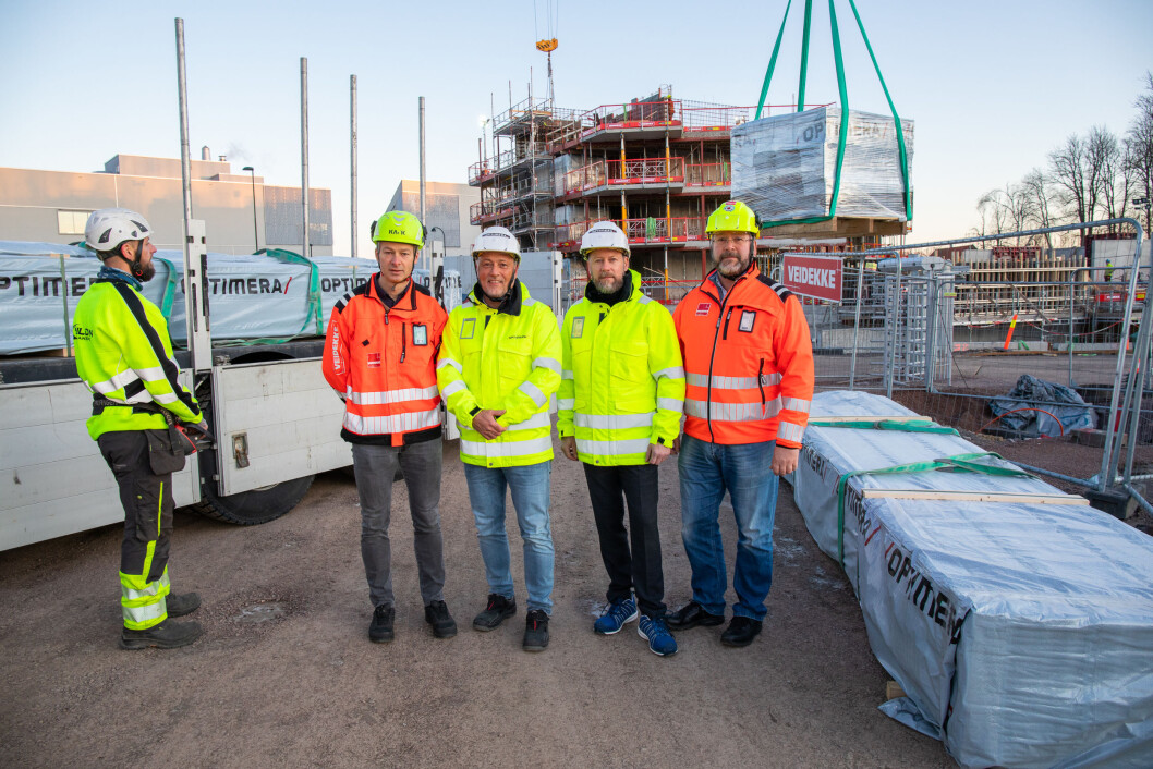 F.v.: Ole Jakob Nes i Veidekke Entreprenør, Thomas Schøyen og Morten Thue i Optimera, og Steinar Andersen i Veidekke Entreprenør ved boligprosjektet Teieparken i Tønsberg. (Foto: Optimera) F.v.: Ole Jakob Nes i Veidekke Entreprenør, Thomas Schøyen og Morten Thue i Optimera, og Steinar Andersen i Veidekke Entreprenør ved boligprosjektet Teieparken i Tønsberg. (Foto: Optimera)