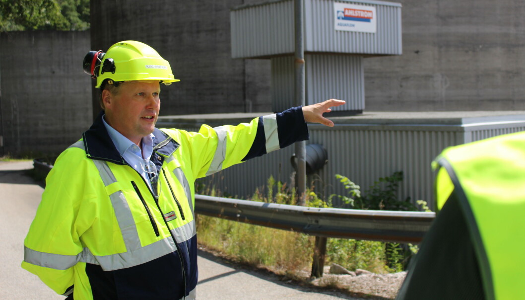 Med et nytt energieffektiviseringsprosjekt viser Norske Skog Saugbrugs og administrerende direktør Kjell Arve Kure igjen resten av bransjen hva det er mulig å få til. Bildet er tatt ved en tidligere anledning. Med et nytt energieffektiviseringsprosjekt viser Norske Skog Saugbrugs og administrerende direktør Kjell Arve Kure igjen resten av bransjen hva det er mulig å få til. Bildet er tatt ved en tidligere anledning.