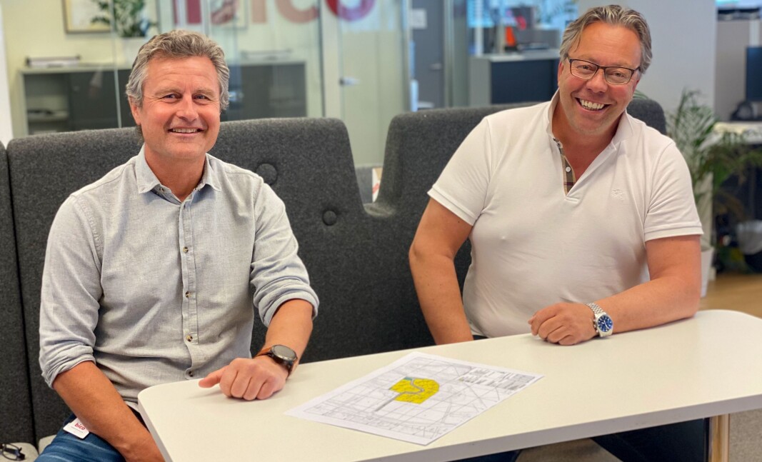 Kjell Nevland (t.v.) fra Bico og Gunnar-Adolf Aanesland fra Aaneslands Limtre vil danne et sterkt faglig miljø innen massivtreproduksjon. Kjell Nevland (t.v.) fra Bico og Gunnar-Adolf Aanesland fra Aaneslands Limtre vil danne et sterkt faglig miljø innen massivtreproduksjon.