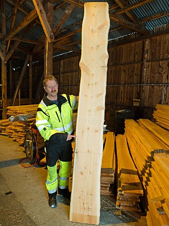 Paul Øien har tro på malmfuru til både gammel og ny bruk og har også blitt med i et eget selskap for å bruke furu til massivtre. Paul Øien har tro på malmfuru til både gammel og ny bruk og har også blitt med i et eget selskap for å bruke furu til massivtre.