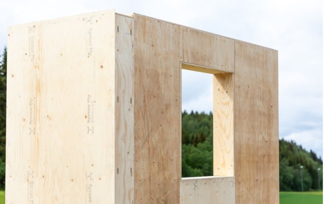 Prototype 3 viser hovedkomponentene i BoxWall ytterveggsystem: Grunnmoduler, undermodul, losholtmodul, låsesystem, vinduskarmer og toppsvill. Prototype 3 viser hovedkomponentene i BoxWall ytterveggsystem: Grunnmoduler, undermodul, losholtmodul, låsesystem, vinduskarmer og toppsvill.