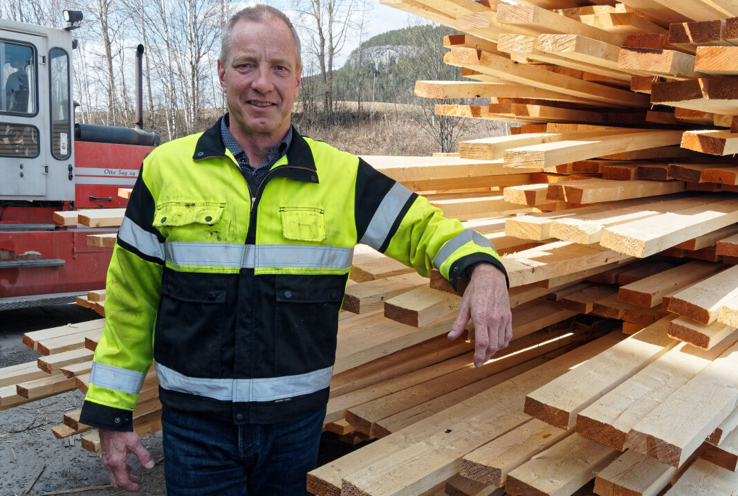 Daglig leder Ken Ove Nyhus på Land Sag og Høvleri konsentrerer seg om materialer til paller, potetkasser og annen treemballasje. Daglig leder Ken Ove Nyhus på Land Sag og Høvleri konsentrerer seg om materialer til paller, potetkasser og annen treemballasje.
