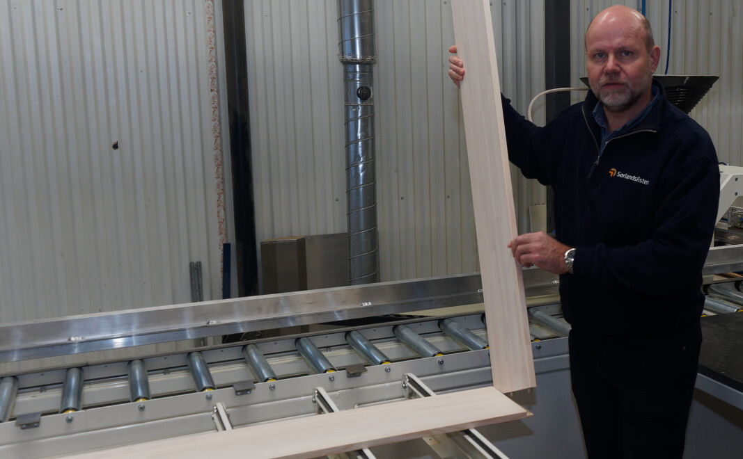 Med nyutviklet og spesialdesignet maskin kommer lister og fôringer ut ferdige til å klikkes sammen, viser Thoresen. Med nyutviklet og spesialdesignet maskin kommer lister og fôringer ut ferdige til å klikkes sammen, viser Thoresen.