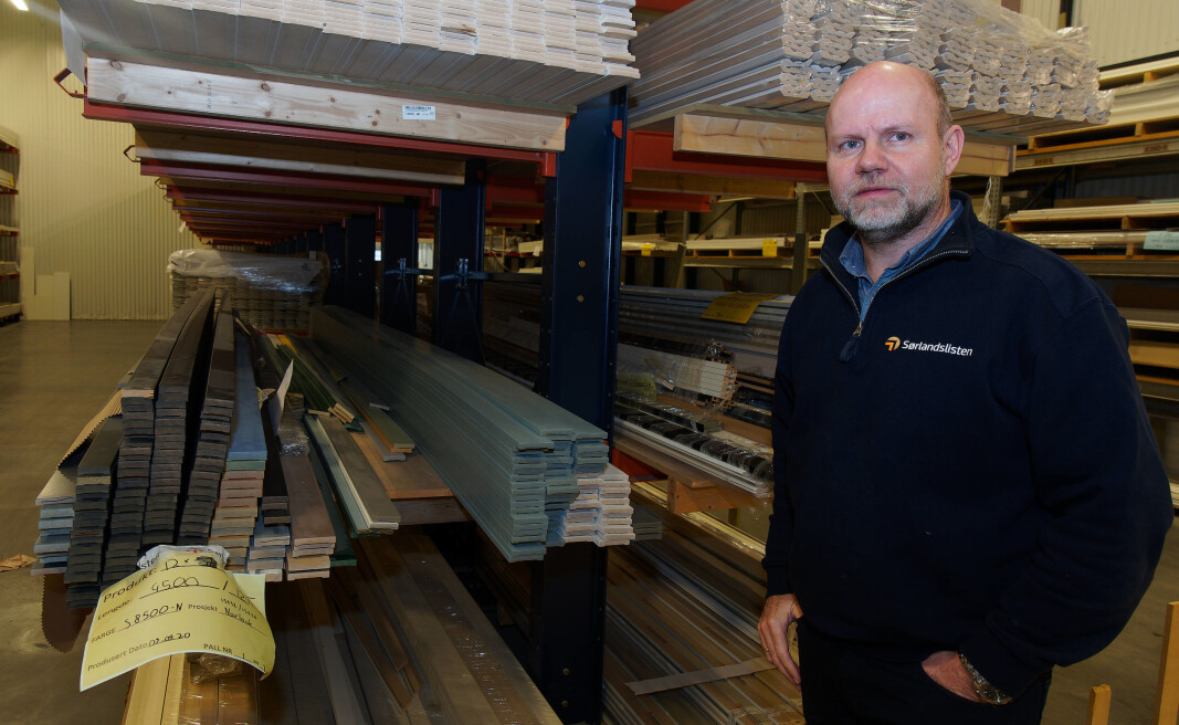 Sørlandslisten produserer det meste i MDF, men bruker også blant annet furu, eik og kryssfiner. Sørlandslisten produserer det meste i MDF, men bruker også blant annet furu, eik og kryssfiner.