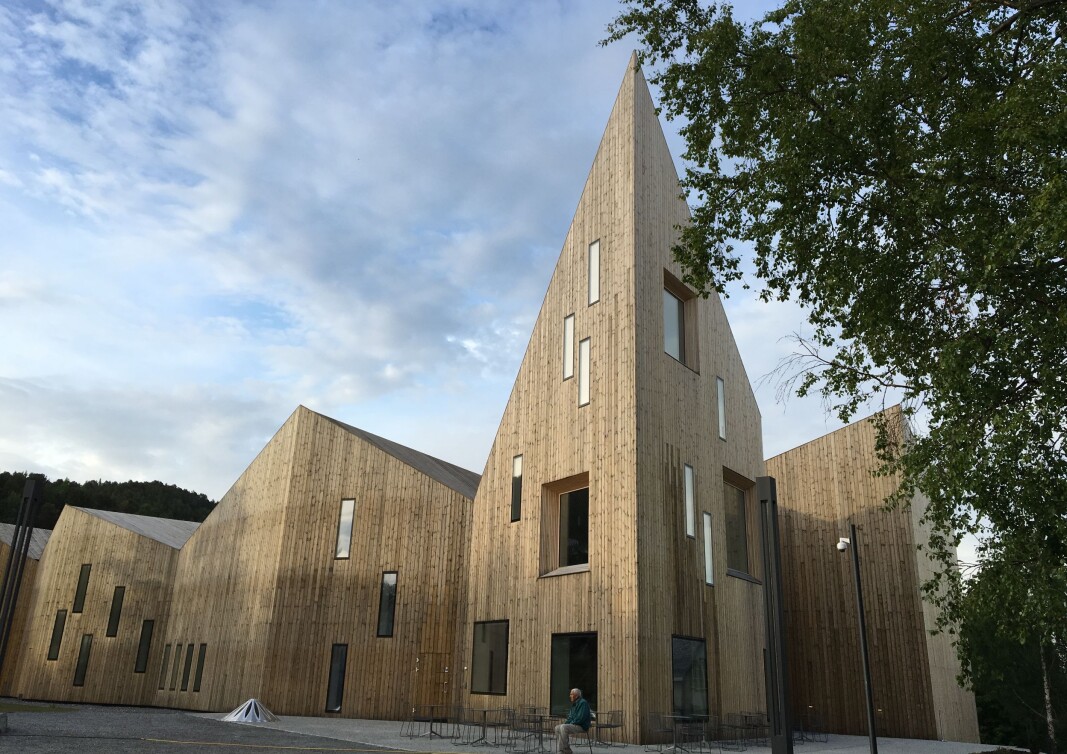 Krona, også omtalt som Krona på verket, er publikums- og magasinbygg ved Romsdalsmuseet i Molde. Bygget var ferdig i 2016 og er oppført i massivt tre og har utmerket seg arkitektonisk. Arkitekt var Reiulf Ramstad Arkitketer AS i Oslo. Krona, også omtalt som Krona på verket, er publikums- og magasinbygg ved Romsdalsmuseet i Molde. Bygget var ferdig i 2016 og er oppført i massivt tre og har utmerket seg arkitektonisk. Arkitekt var Reiulf Ramstad Arkitketer AS i Oslo.