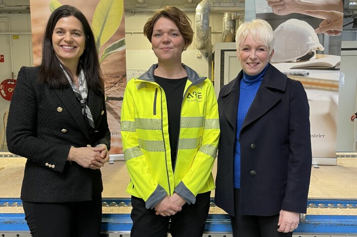 Nina Solli, administrerende direktør for BNL (t.v.), konsernleder Marthe Lie og Heidi Finstad, administrerende direktør i Treindustrien.