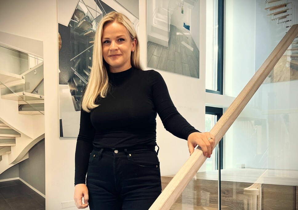 Charlotte Inderhaug Fleten (32) går fra jobben som salgssjef i Glamox til daglig leder i den prisbelønte trevarebedriften Melby AS på Nordmøre.